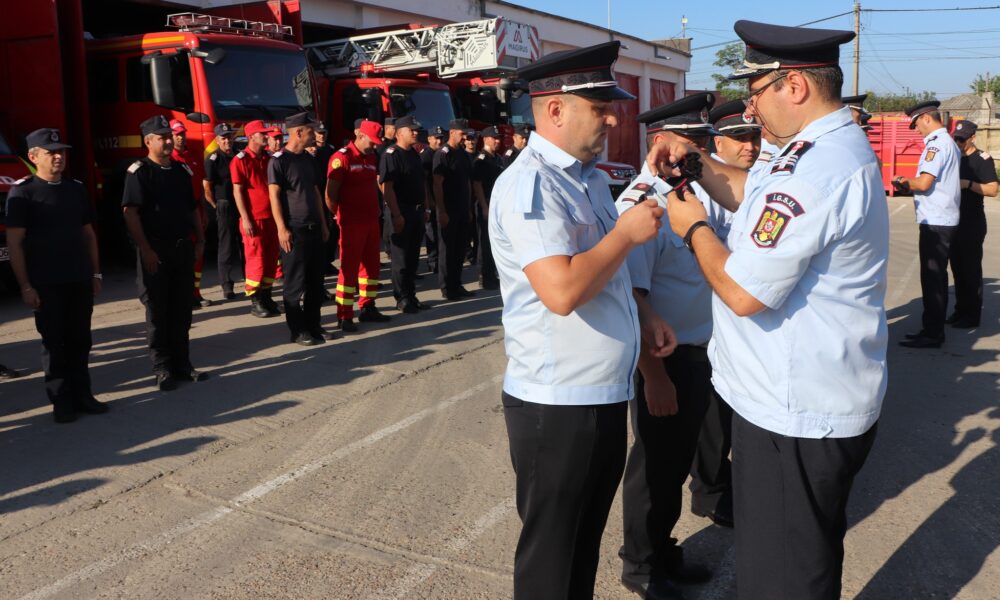 Pompieri militari avansați în grad