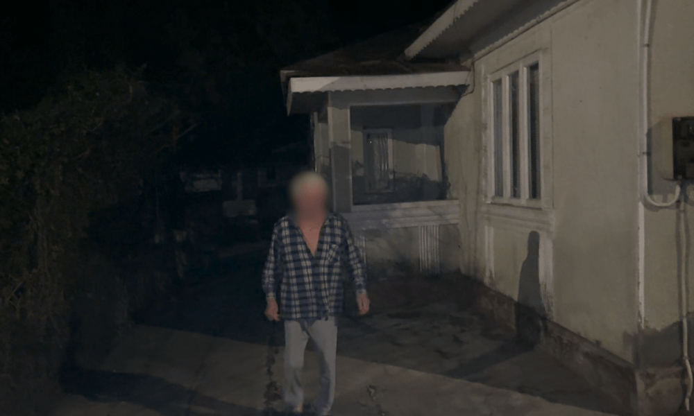 BĂTRÂN DE 84 DE ANI, ACUZAT CĂ A VRUT SĂ AGRESEZE SEXUAL O COPILĂ DE 11 ANI. ȘEFUL DE POST AR FI CĂUTAT O REZVOLVARE AMIABILĂ
