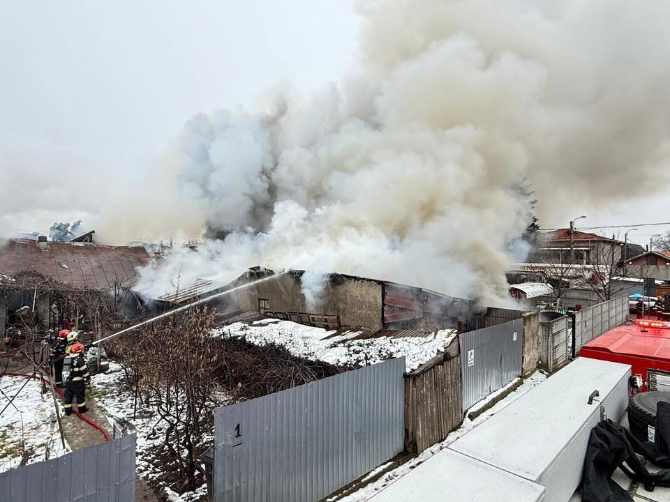 incendiu strada garoafei