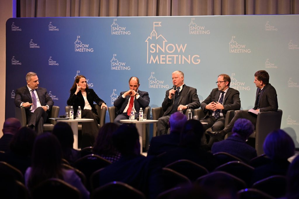 oana Țoiu snow meeting