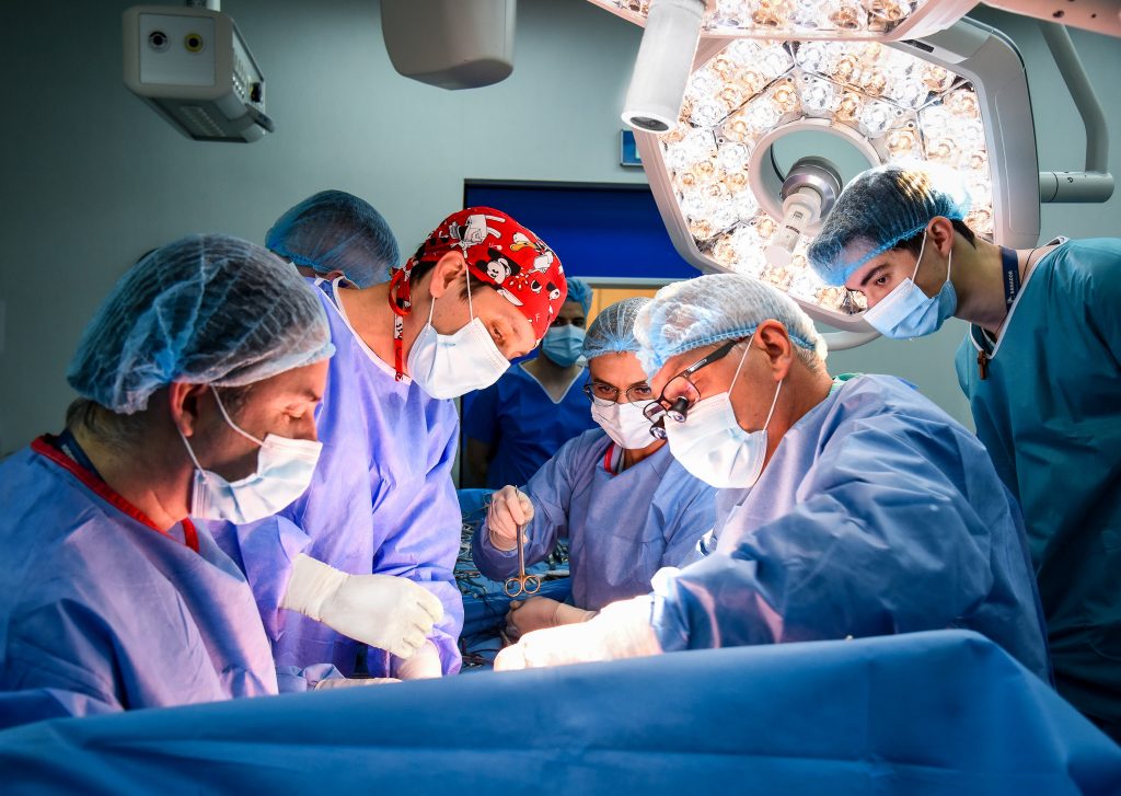 Pasiunea pentru excelență în medicina privată din România. SANADOR aniversează 25 de ani de la înființare