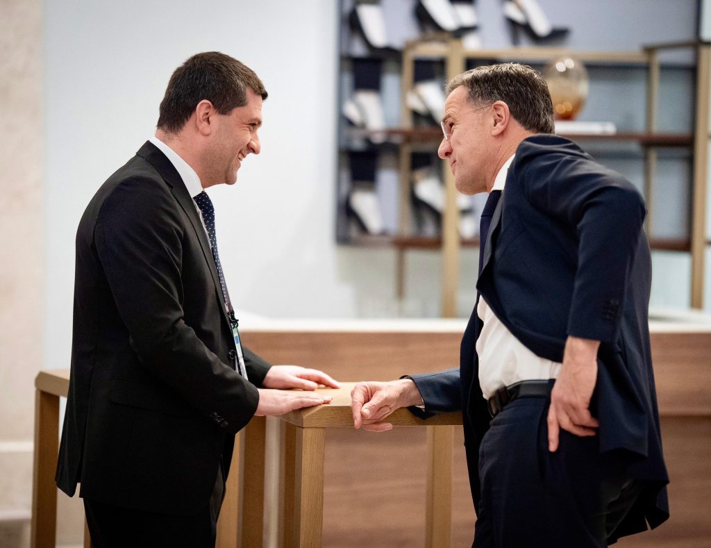 Radu Miruță s-a întâlnit cu șeful NATO, Mark Rutte, la Munchen: „Am discutat clar despre întărirea Flancului Estic și despre rolul esențial al României în această arhitectură”