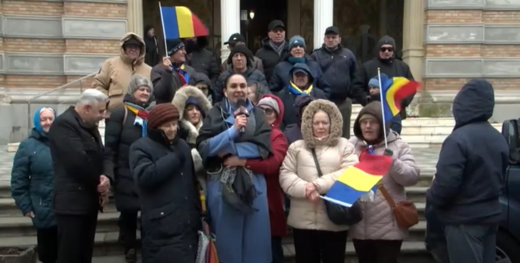 Manifestație pro-Georgescu eșuată la Constanța, pe scările arhiepiscopiei lui Teodosie, în fieful fostului candidat pro-rus, cu discurs legionar / Teodosie nu s-a dezis de protest, ca în cazul AUR-Simion