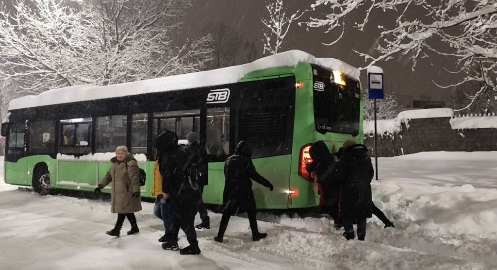 Prefectul Bucureștiului, în cod roșu de ninsori: Planurile de deszăpezire sunt foarte vechi, când ne liniștim vor trebui reevaluate ca să fim mai bine pregătiți / Bucureștenii să lase mașinile și să circule cu transportul în comun