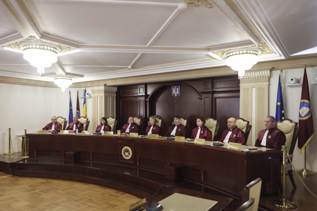 CCR, aşteptată să se pronunţe pe legea pensiilor speciale: Un judecător în concediu paternal și alţi doi contestaţi în instanţă