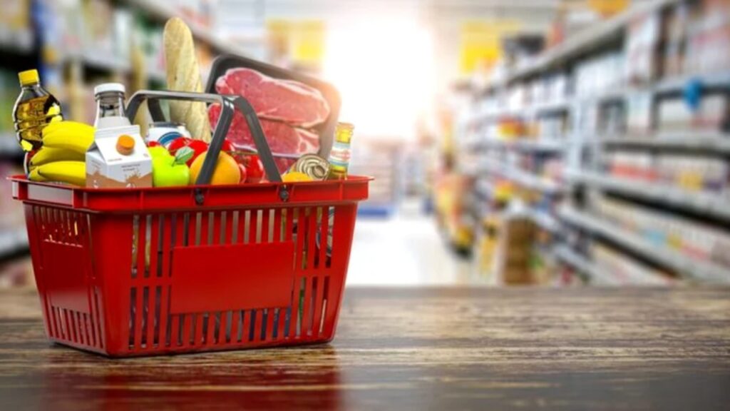 Ce riscă economia României dacă impune plafonarea generalizată a adaosului comercial la o inflație de peste 5%